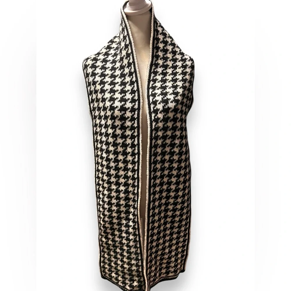 Houndstooth unisex scarf